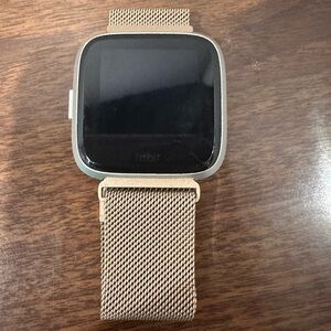 Fitbit Versa Lite FB415 Smartwatch Activity Tracker W/Gold Band And 2 Chargers